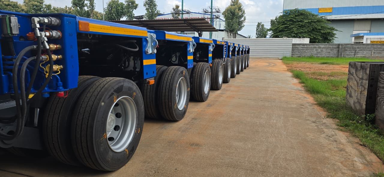 Finished blue multi-axle modular hydraulic trailers
